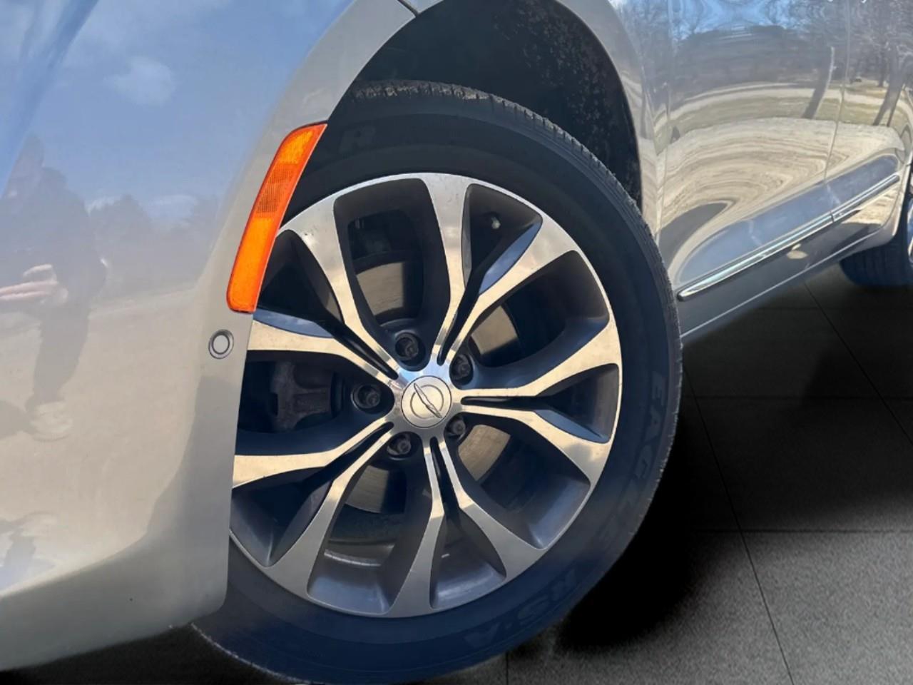 2017 Chrysler Pacifica Limited Passenger Van Photo