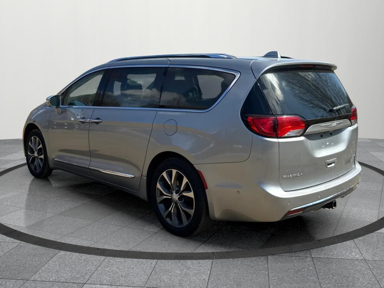 2017 Chrysler Pacifica Limited Passenger Van Photo