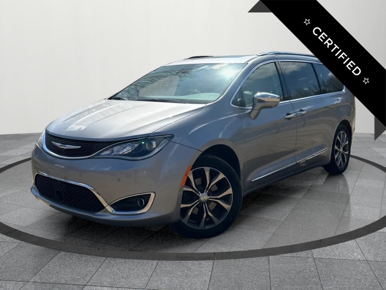 2017 Chrysler Pacifica Limited Passenger Van Photo0