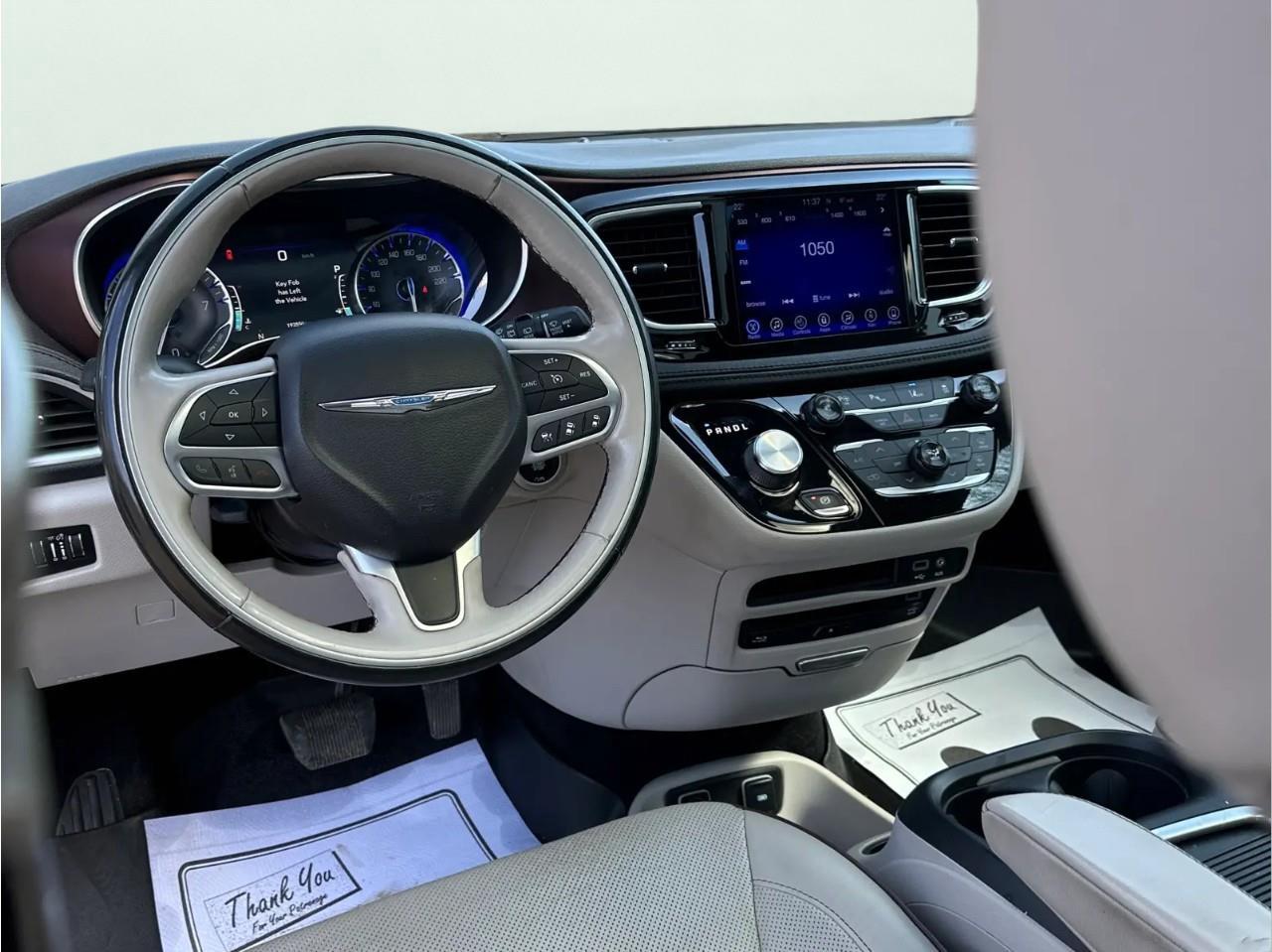 2017 Chrysler Pacifica Limited Passenger Van Photo