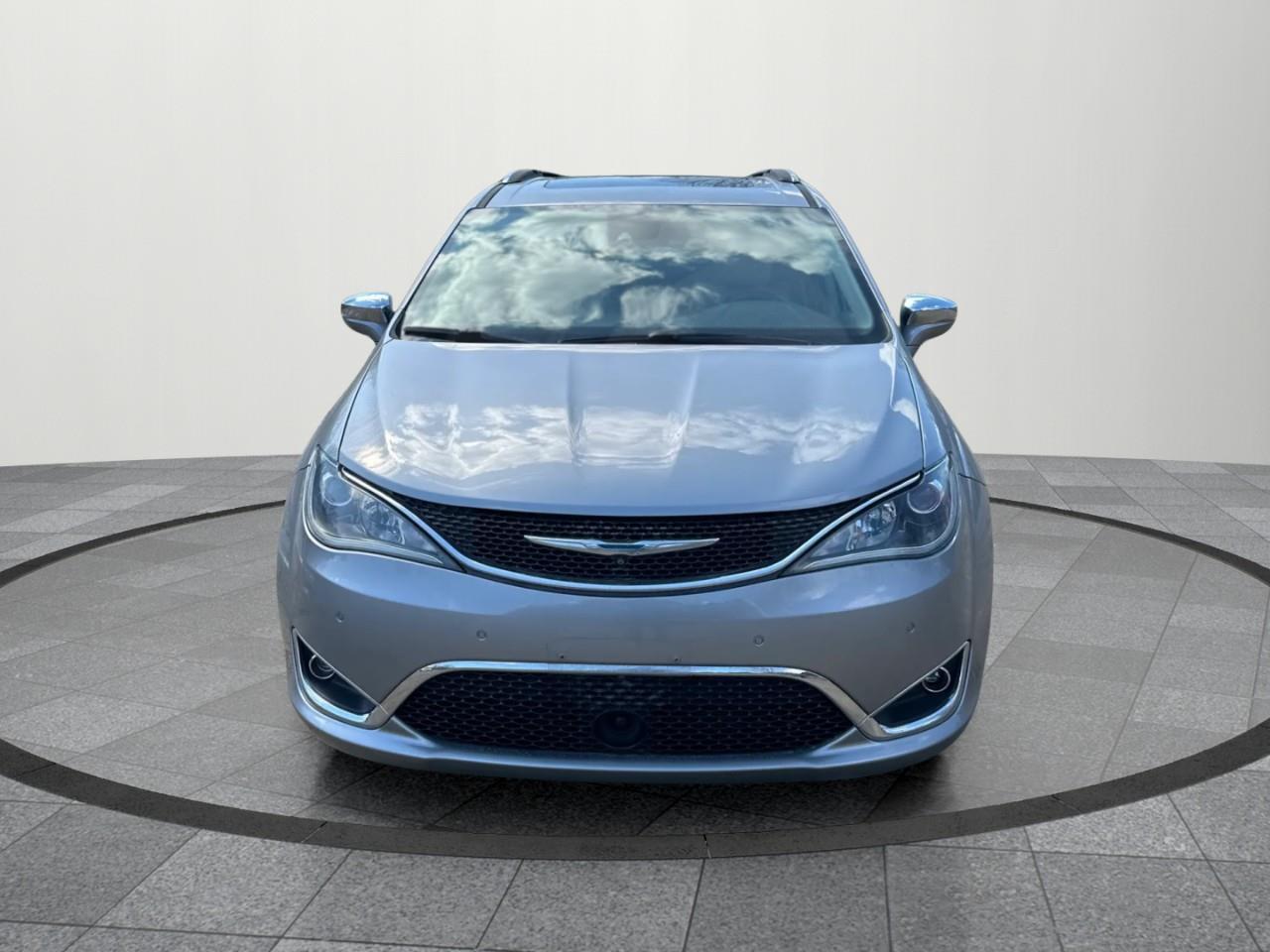 2017 Chrysler Pacifica Limited Passenger Van Photo