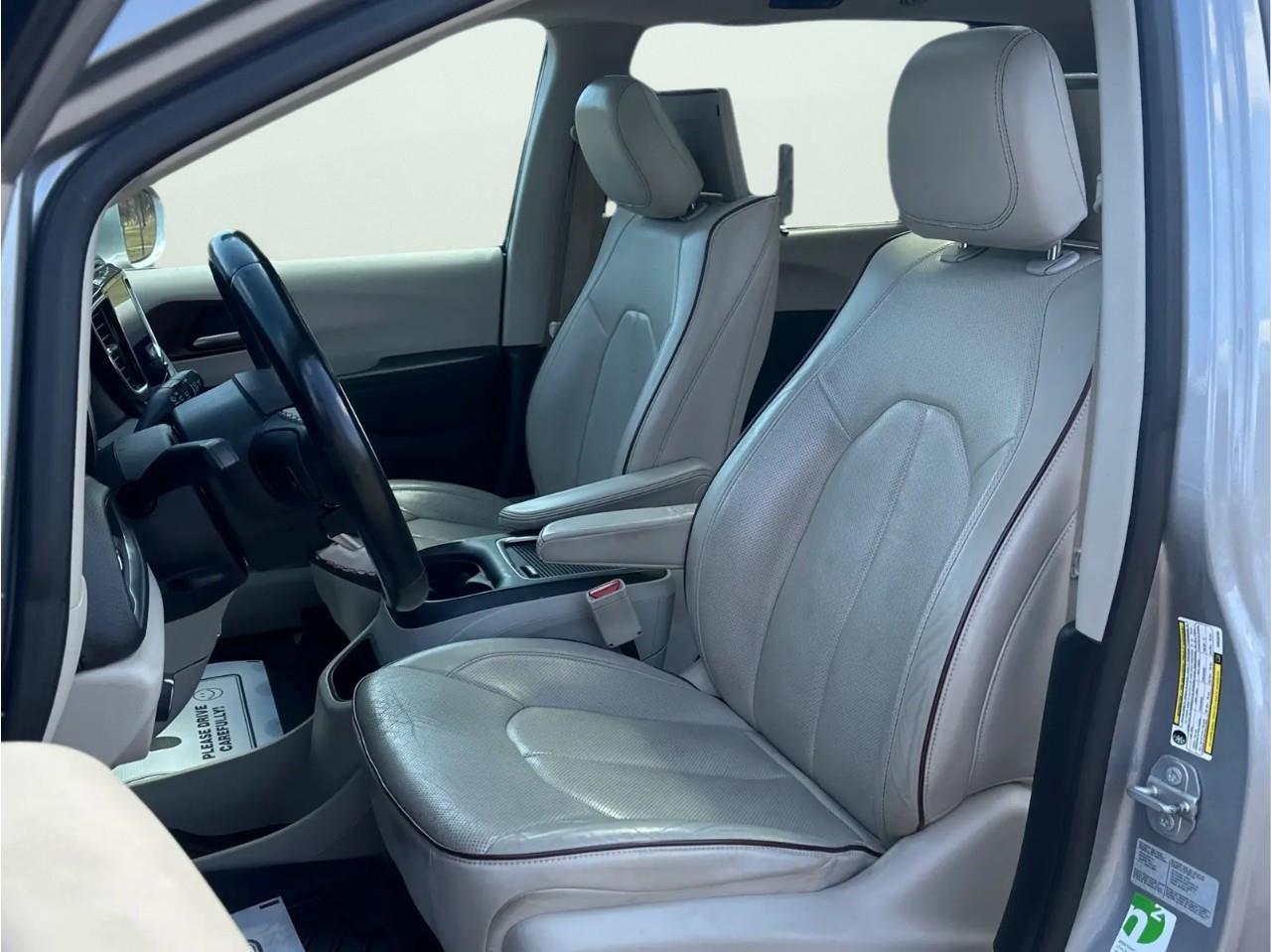 2017 Chrysler Pacifica Limited Passenger Van Photo