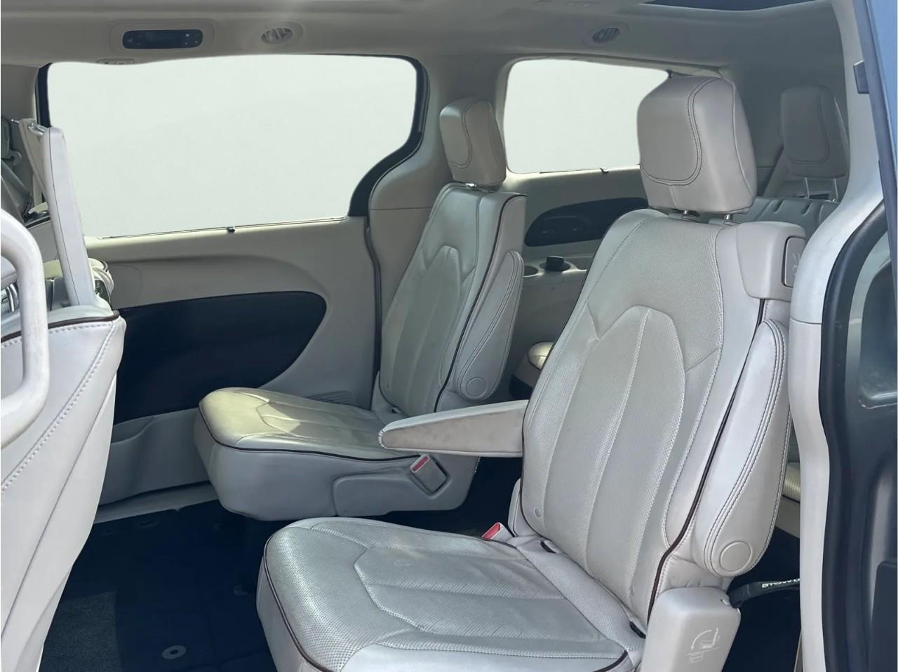 2017 Chrysler Pacifica Limited Passenger Van Photo