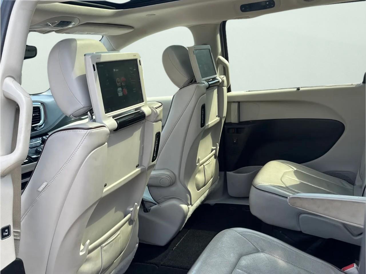 2017 Chrysler Pacifica Limited Passenger Van Photo
