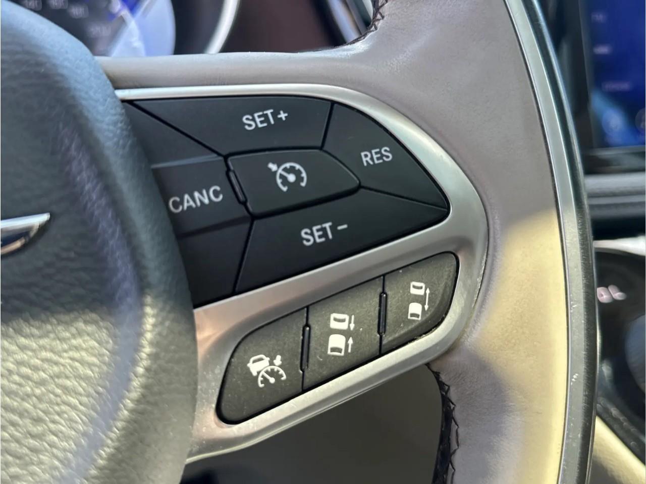 2017 Chrysler Pacifica Limited Passenger Van Photo