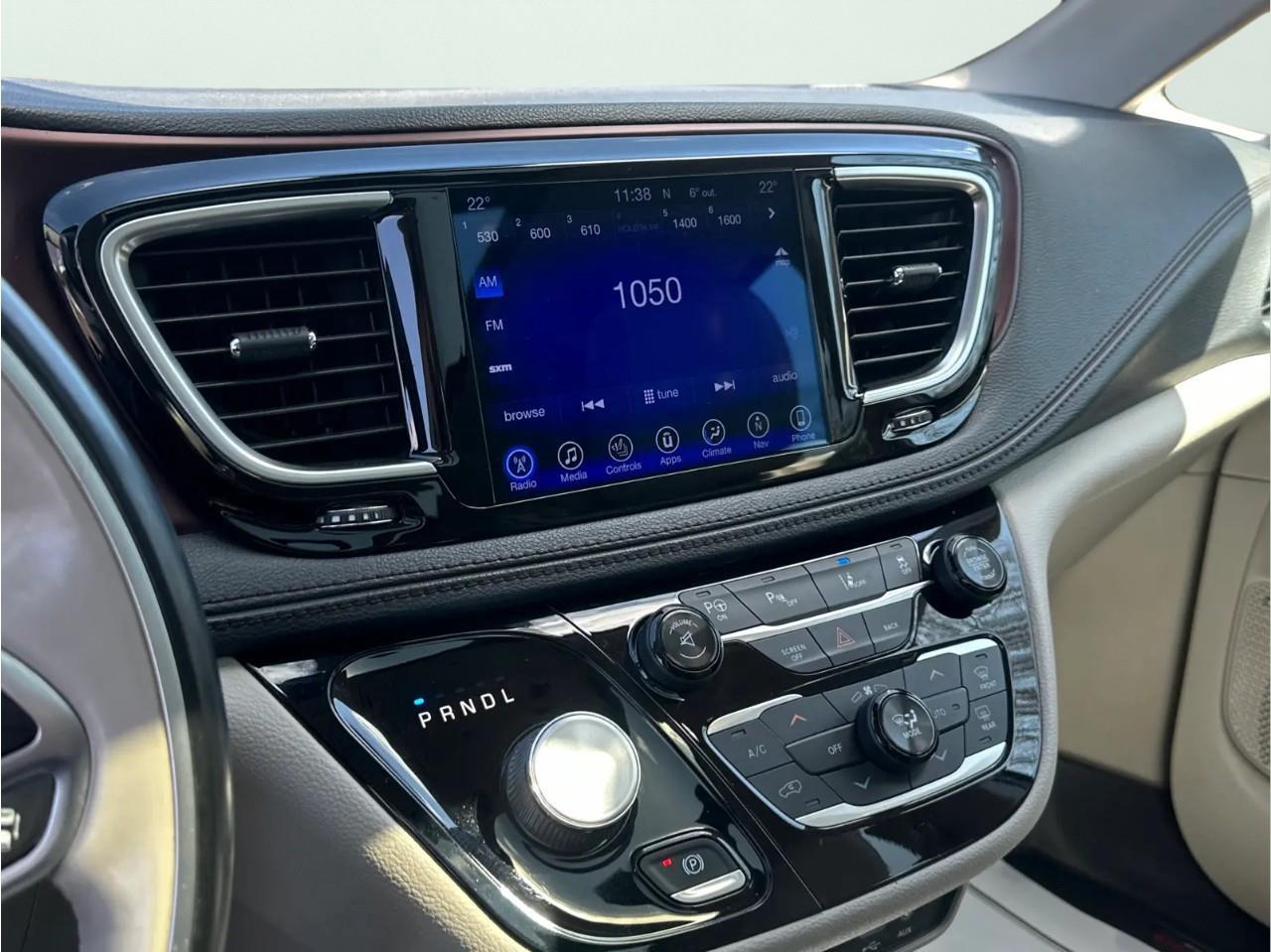 2017 Chrysler Pacifica Limited Passenger Van Photo