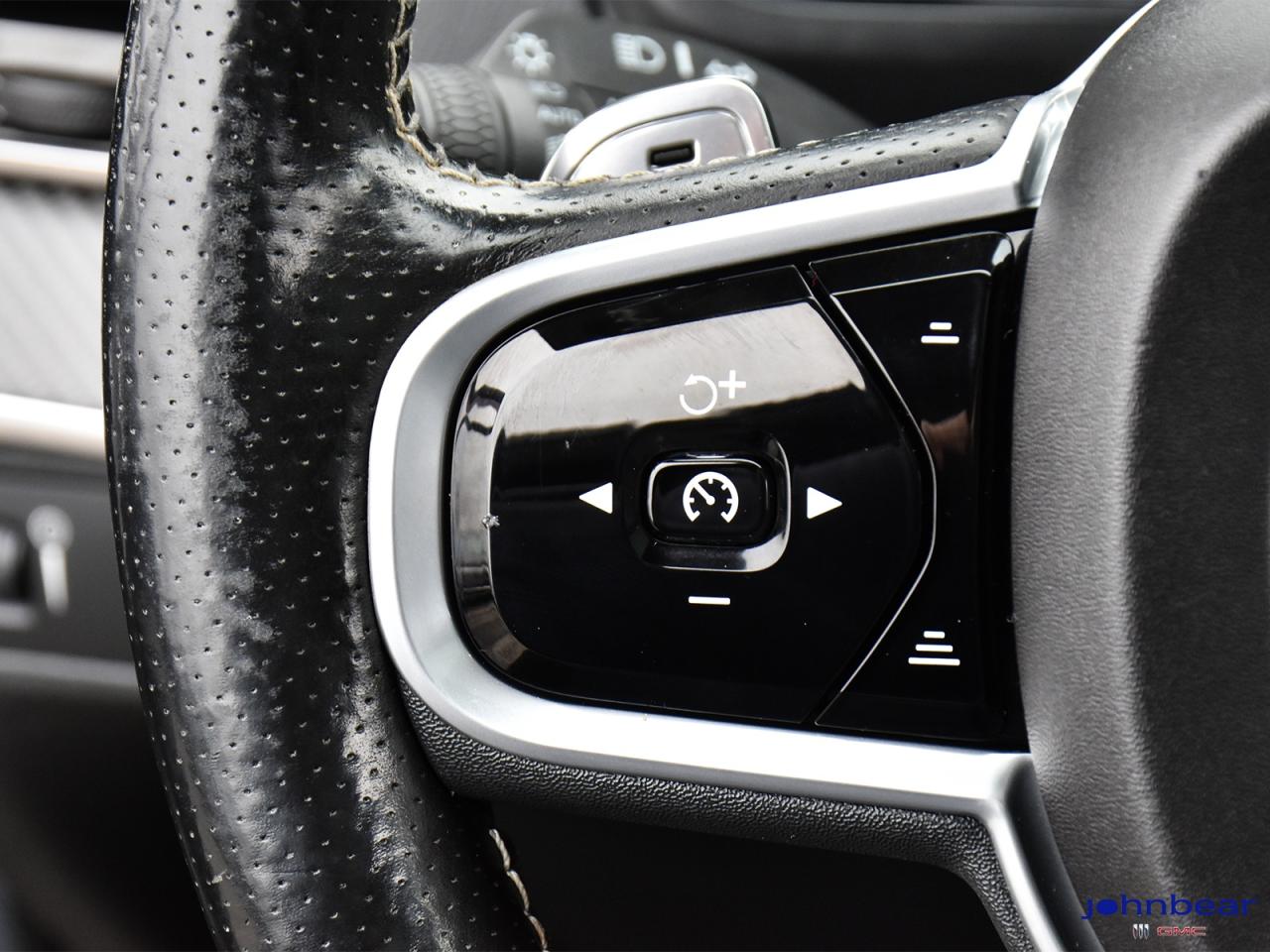 2018 Volvo XC90 R-DESIGN Photo