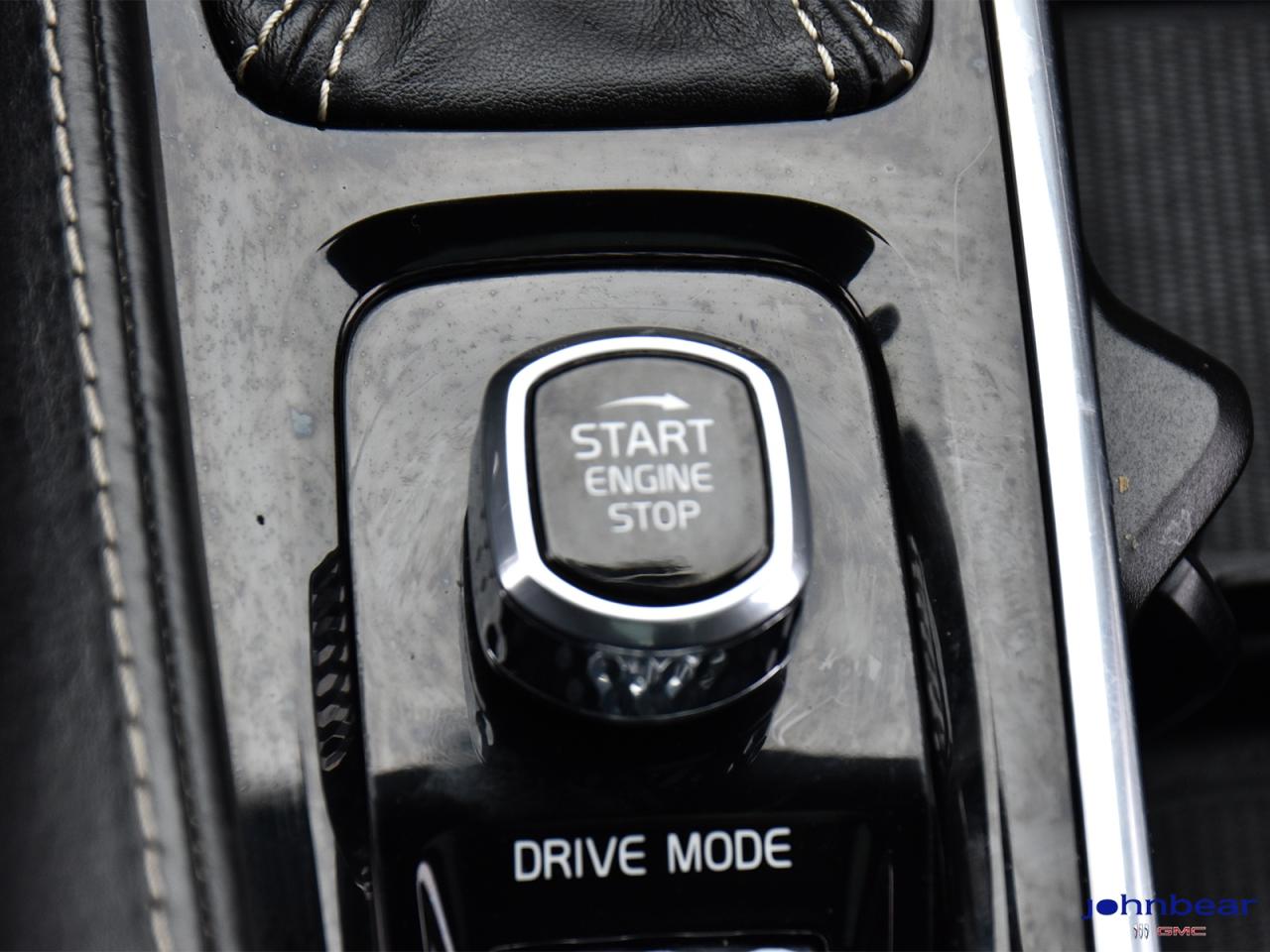 2018 Volvo XC90 R-DESIGN Photo