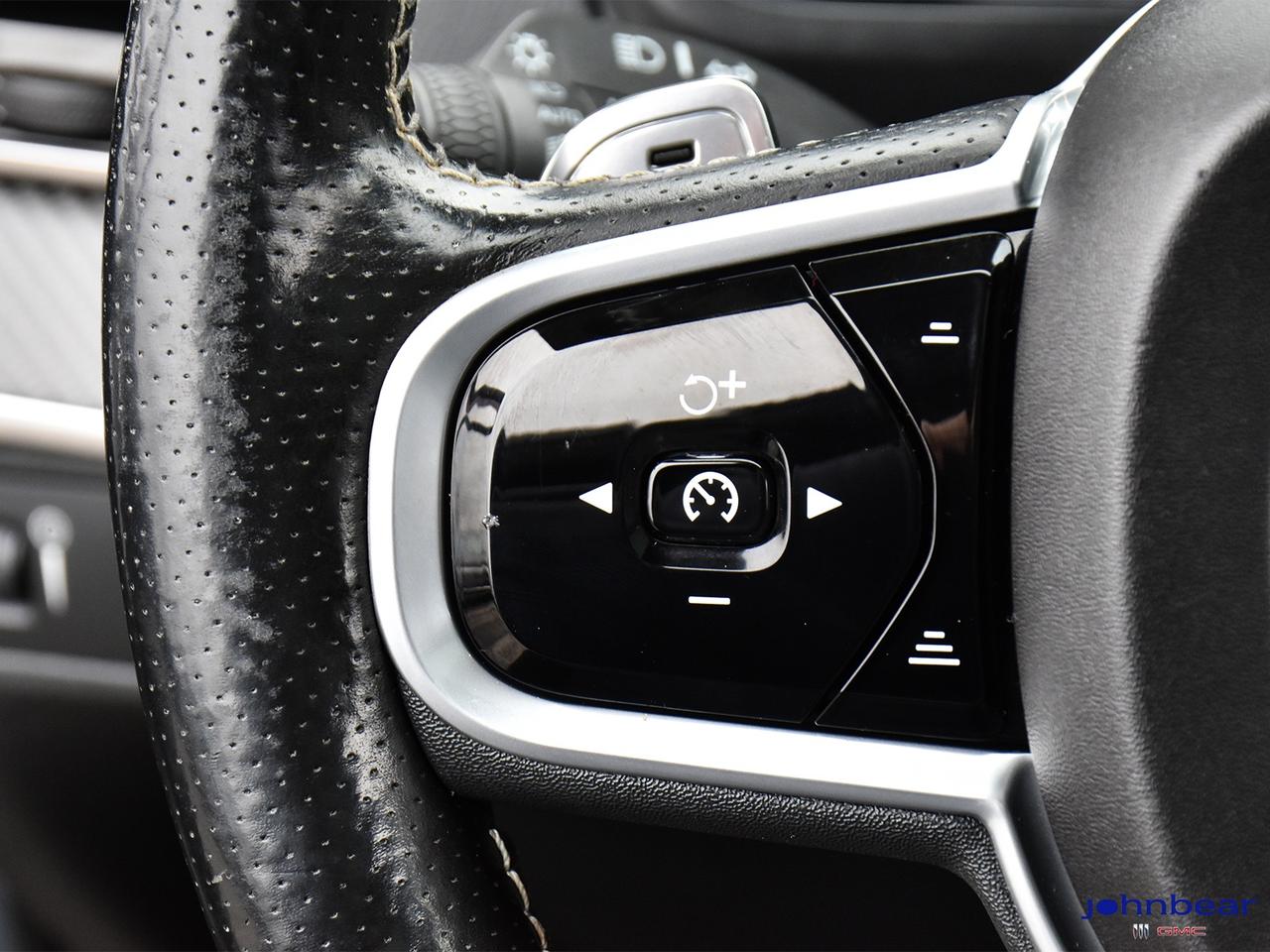 2018 Volvo XC90 R-DESIGN Photo