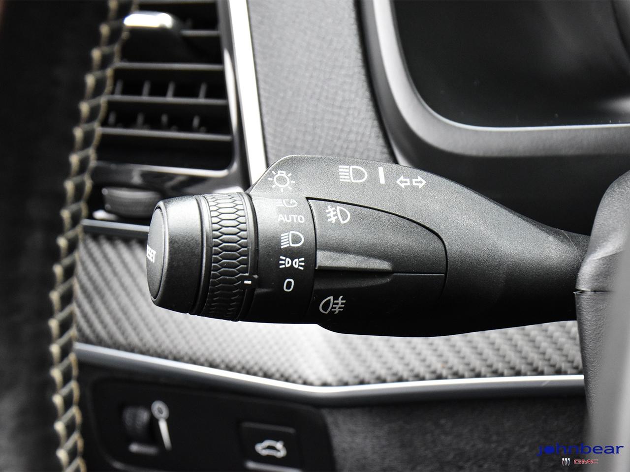2018 Volvo XC90 R-DESIGN Photo