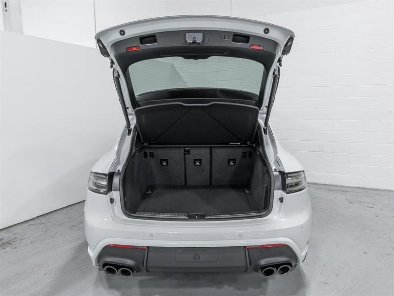 2025 Porsche Macan  Photo