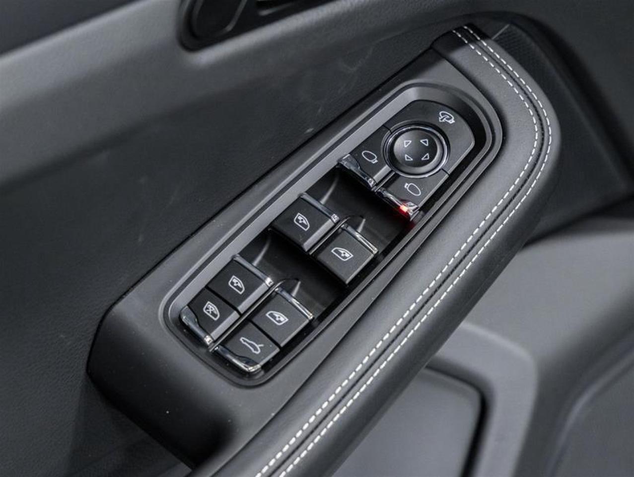 2025 Porsche Macan  Photo