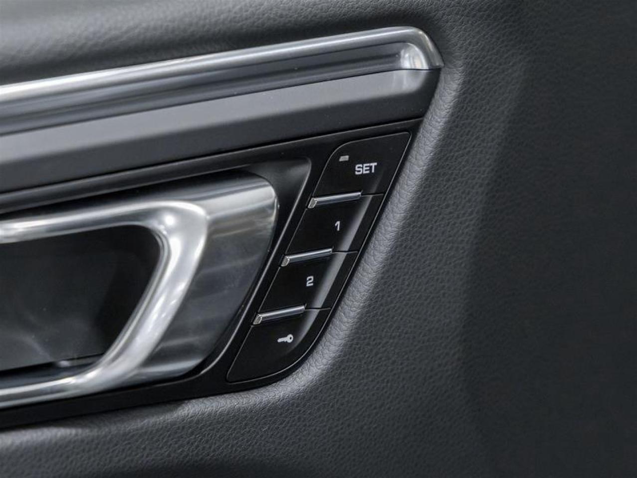 2025 Porsche Macan  Photo