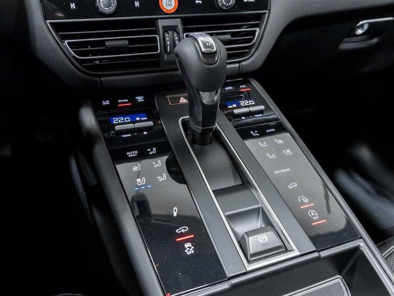 2025 Porsche Macan  Photo