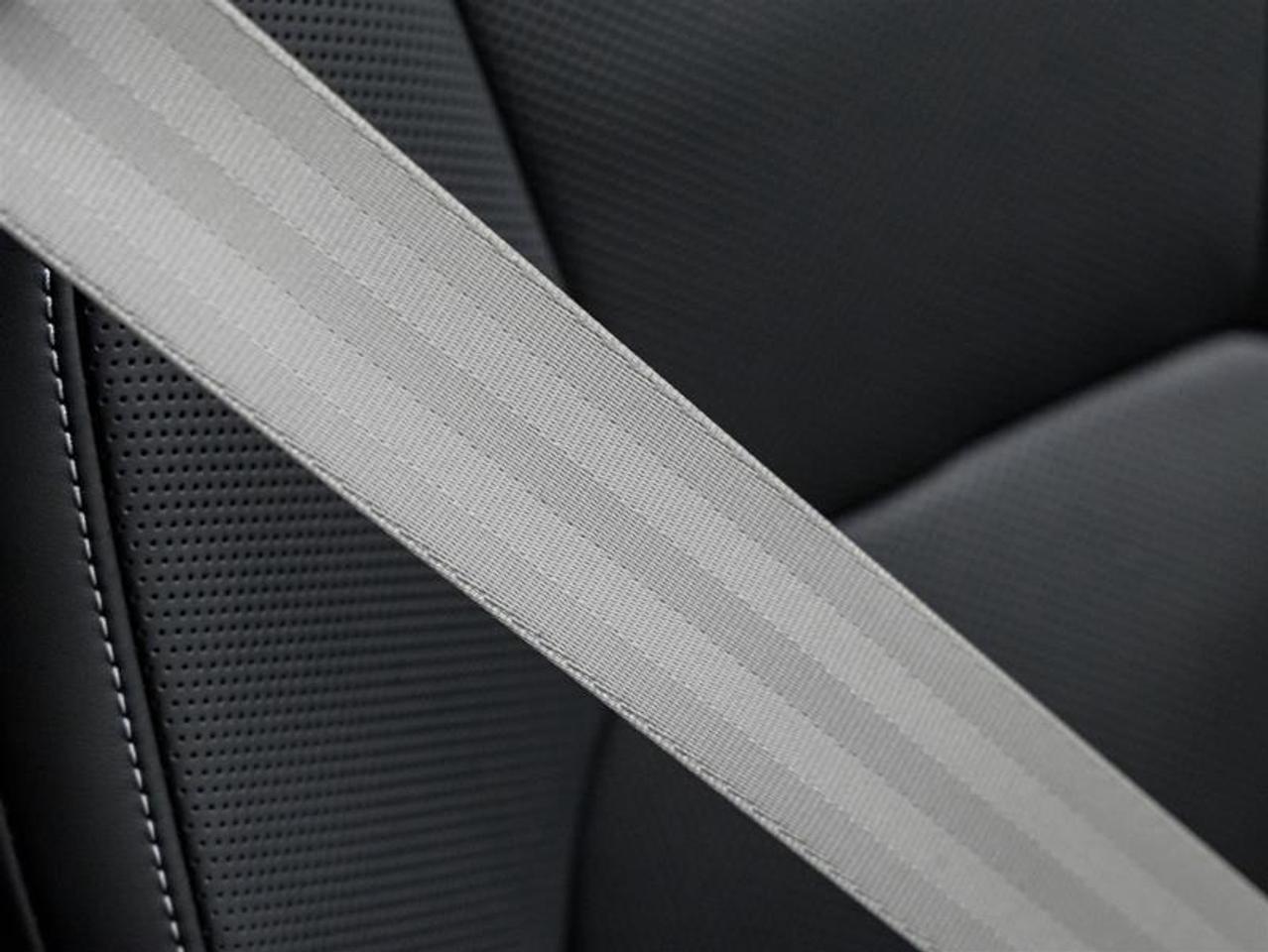 2025 Porsche Macan  Photo