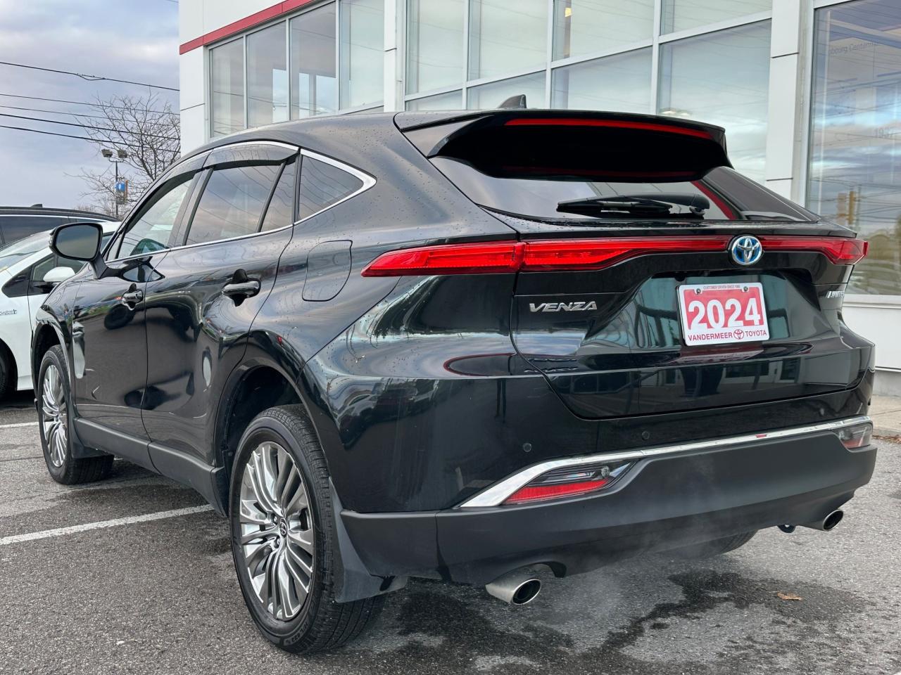 2024 Toyota Venza Limited 4dr All-Wheel Drive Photo4