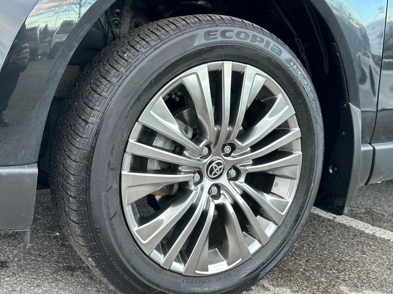 2024 Toyota Venza Limited 4dr All-Wheel Drive Photo