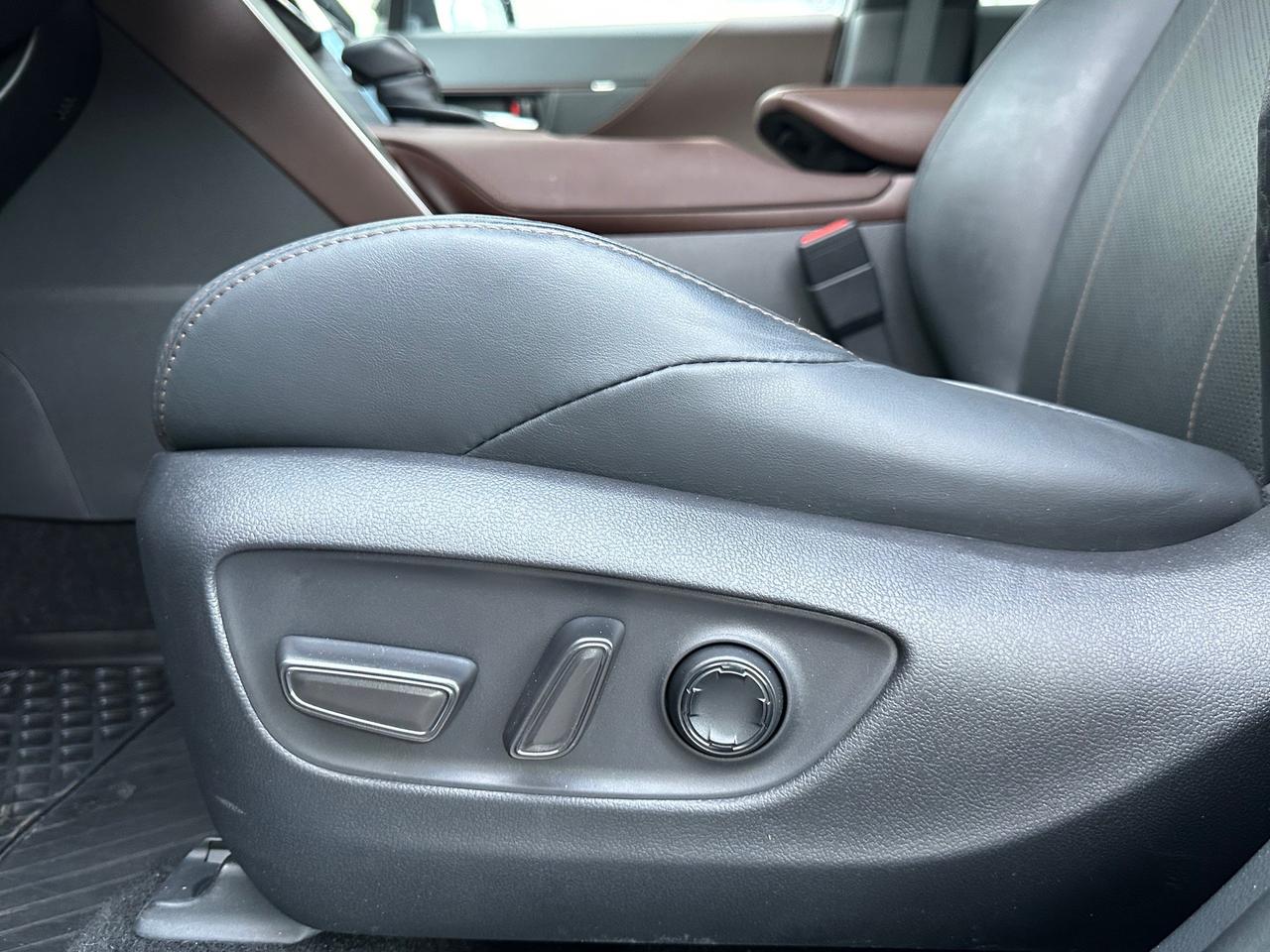 2024 Toyota Venza Limited 4dr All-Wheel Drive Photo