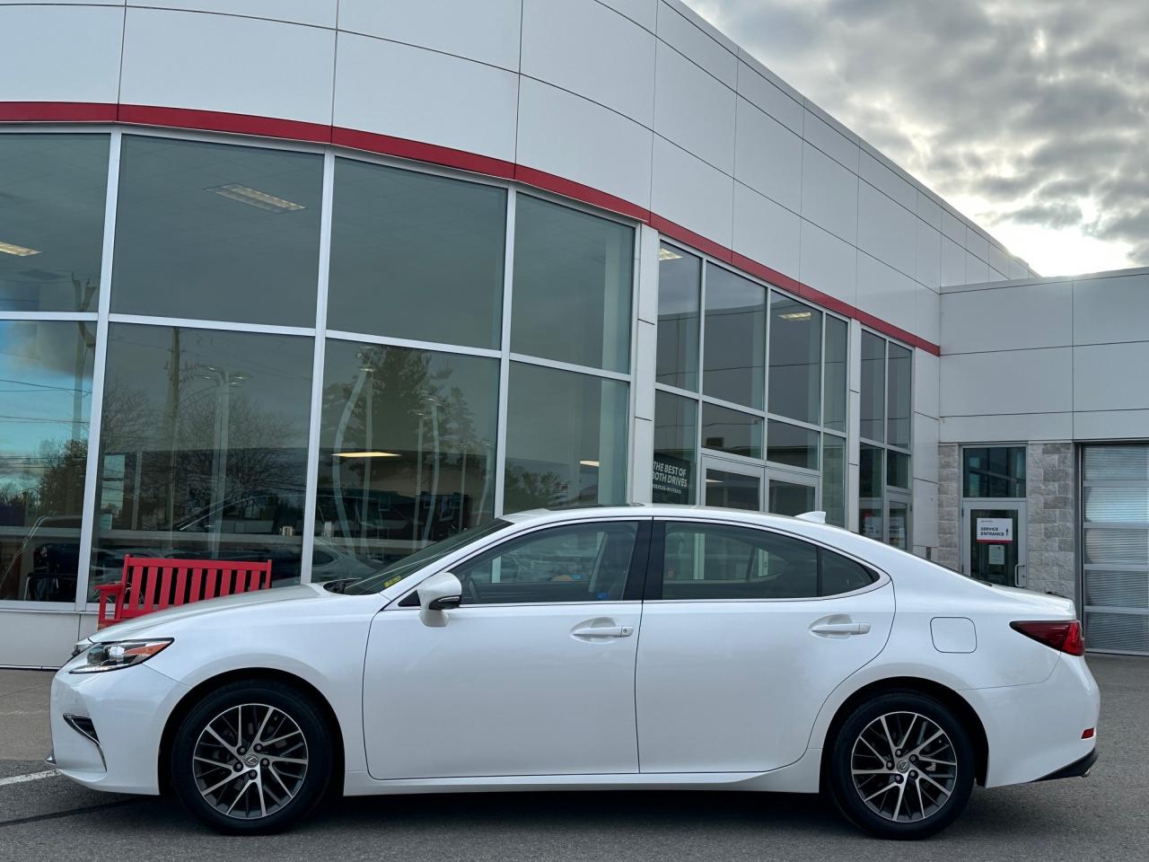 2017 Lexus ES 350 Base 4dr Sedan Photo