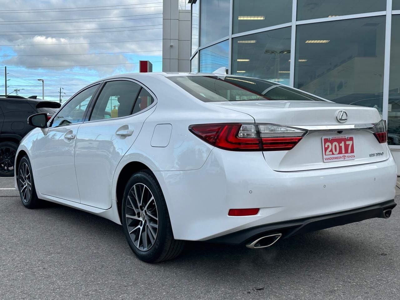 2017 Lexus ES 350 Base 4dr Sedan Photo4