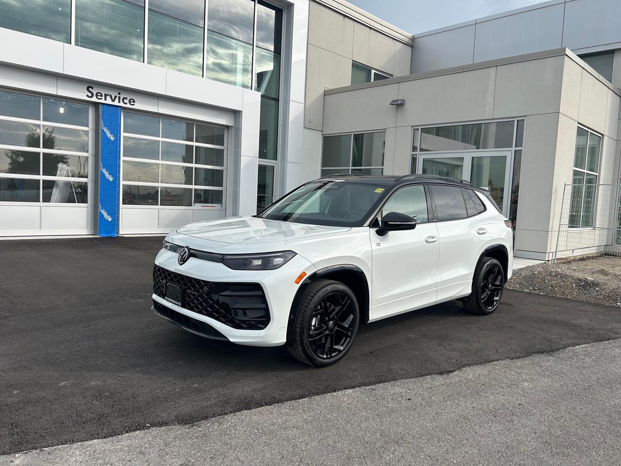 2025 Volkswagen Tiguan Comfortline R-Line Black Edition 4dr All-Wheel Drive 4MOTION Photo