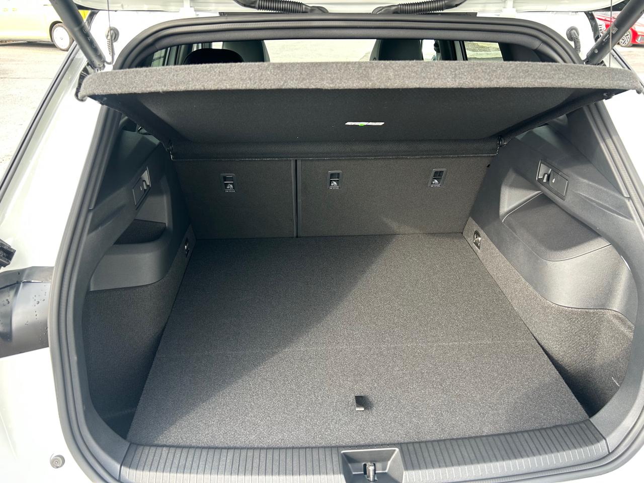 2025 Volkswagen Tiguan Comfortline R-Line Black Edition 4dr All-Wheel Drive 4MOTION Photo