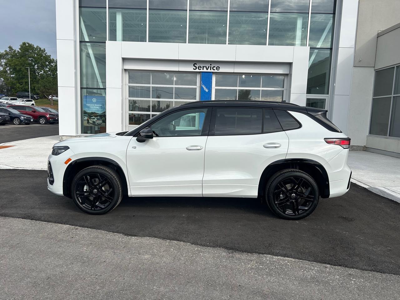 2025 Volkswagen Tiguan Comfortline R-Line Black Edition 4dr All-Wheel Drive 4MOTION Photo