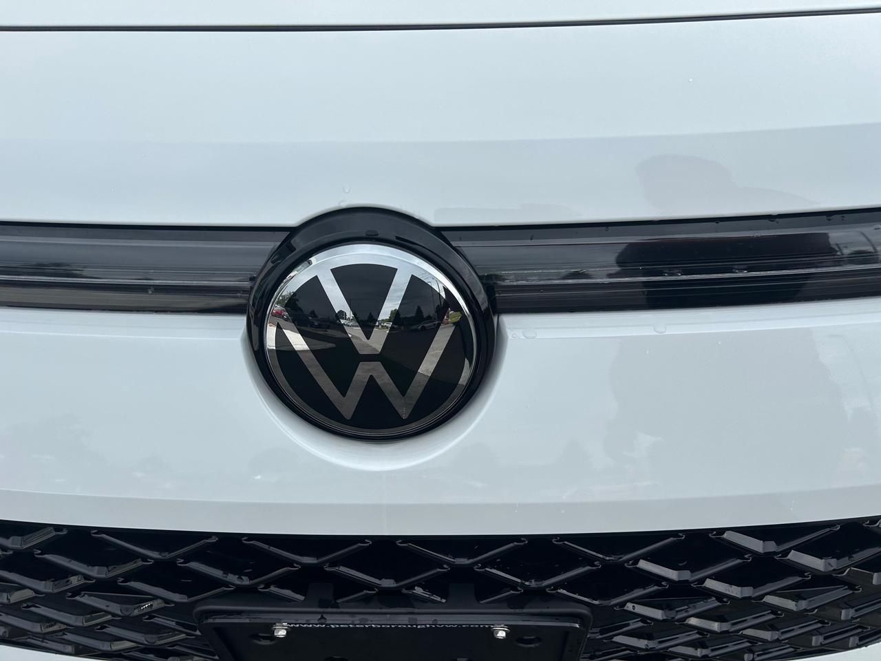 2025 Volkswagen Tiguan Comfortline R-Line Black Edition 4dr All-Wheel Drive 4MOTION Photo