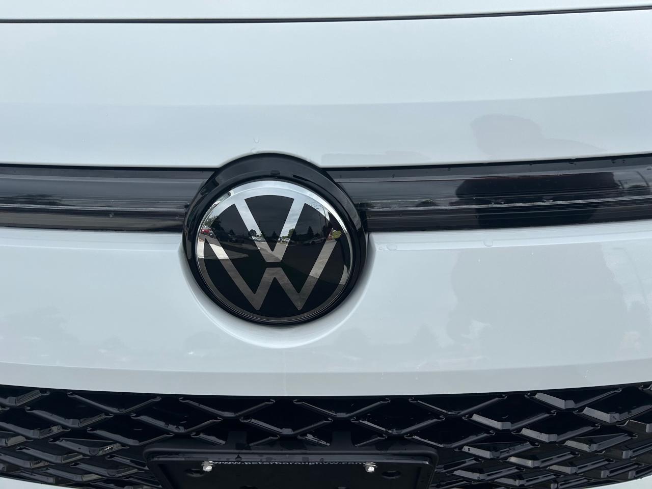 2025 Volkswagen Tiguan Comfortline R-Line Black Edition 4dr All-Wheel Drive 4MOTION Photo