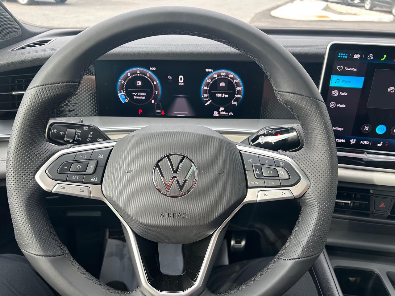 2025 Volkswagen Tiguan Comfortline R-Line Black Edition 4dr All-Wheel Drive 4MOTION Photo
