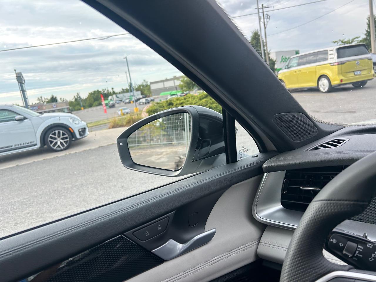 2025 Volkswagen Tiguan Comfortline R-Line Black Edition 4dr All-Wheel Drive 4MOTION Photo