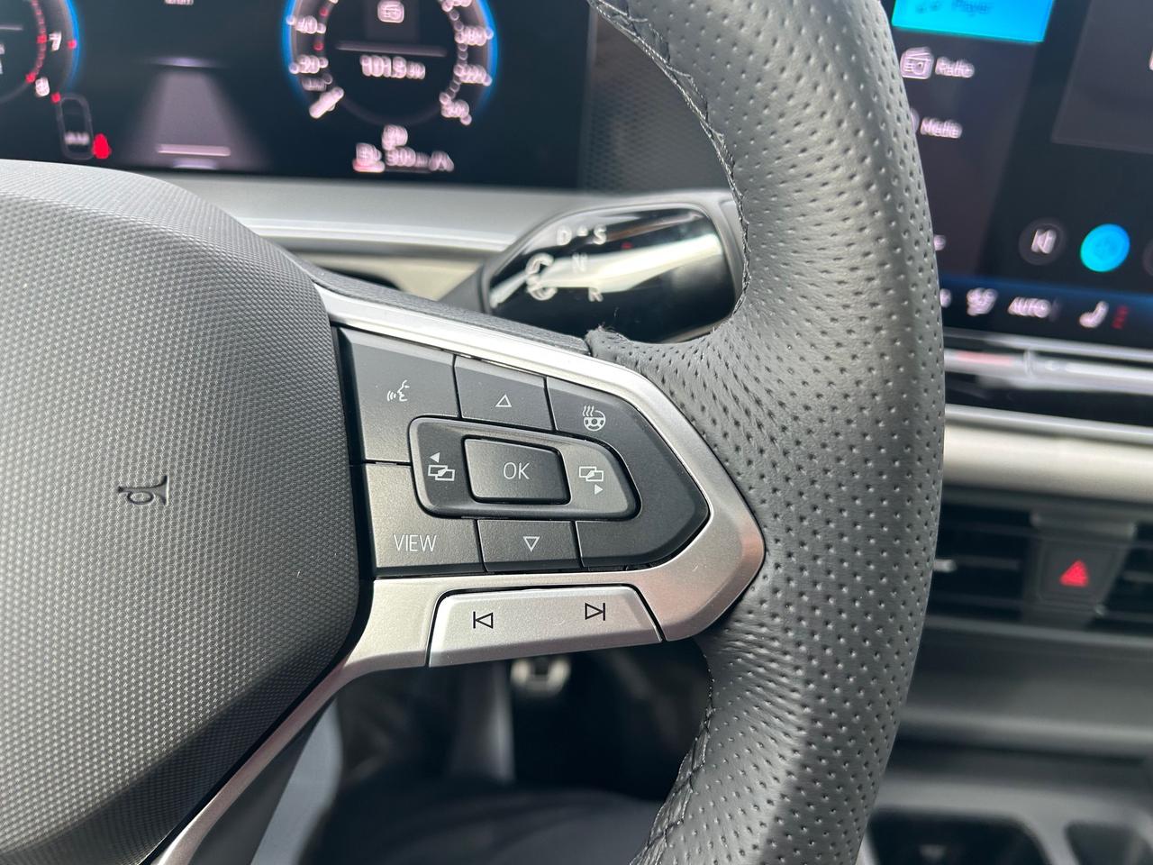 2025 Volkswagen Tiguan Comfortline R-Line Black Edition 4dr All-Wheel Drive 4MOTION Photo