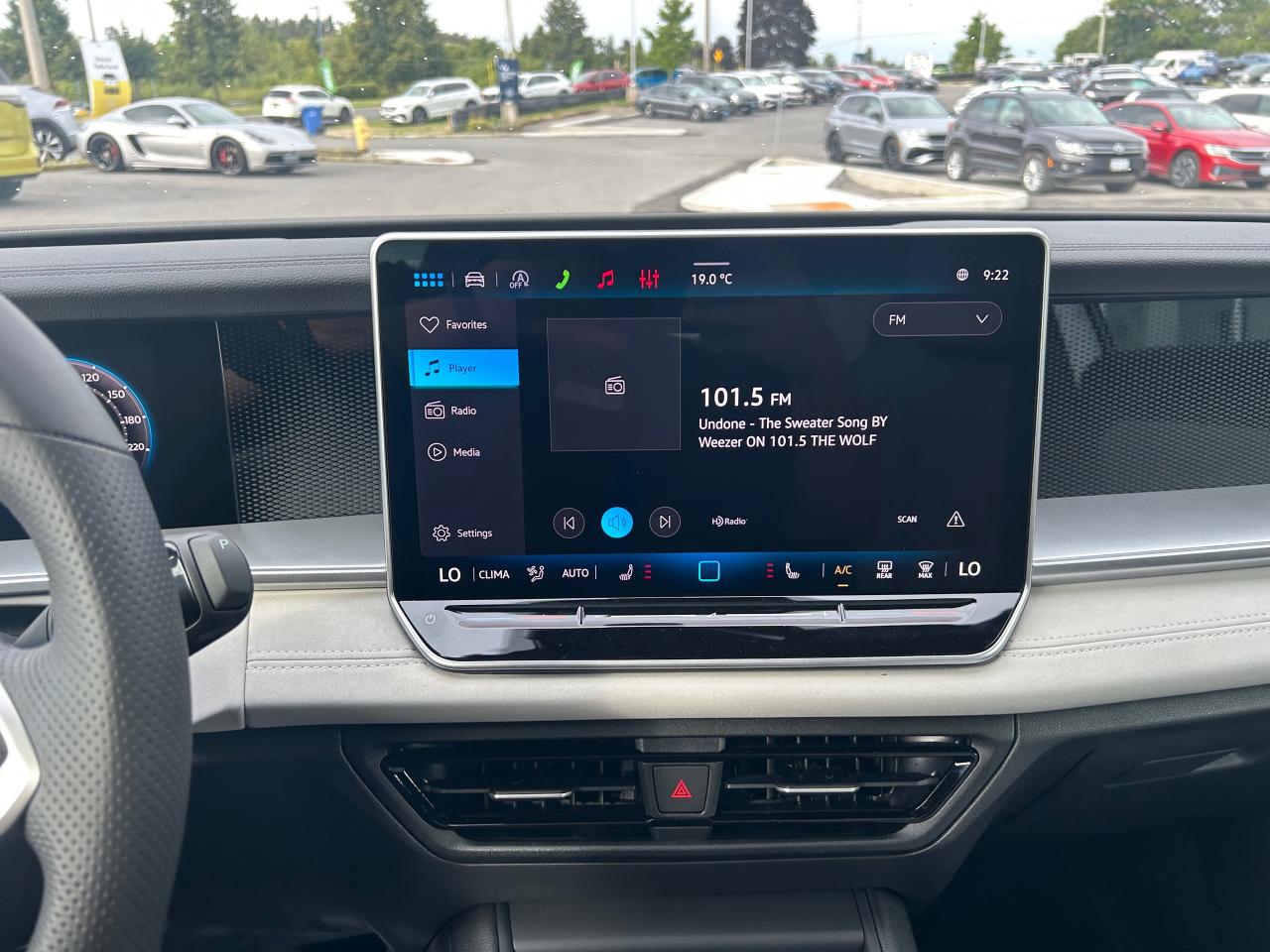 2025 Volkswagen Tiguan Comfortline R-Line Black Edition 4dr All-Wheel Drive 4MOTION Photo