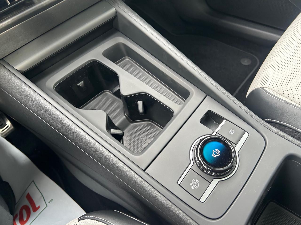 2025 Volkswagen Tiguan Comfortline R-Line Black Edition 4dr All-Wheel Drive 4MOTION Photo