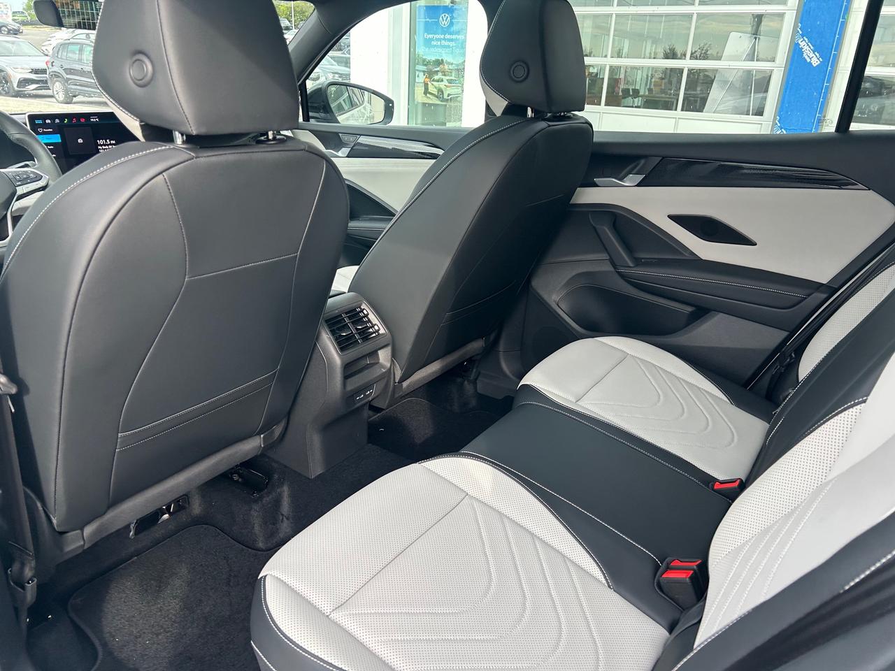 2025 Volkswagen Tiguan Comfortline R-Line Black Edition 4dr All-Wheel Drive 4MOTION Photo