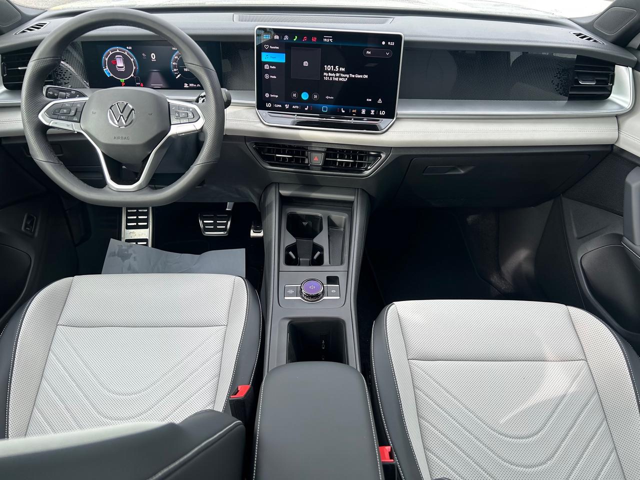 2025 Volkswagen Tiguan Comfortline R-Line Black Edition 4dr All-Wheel Drive 4MOTION Photo