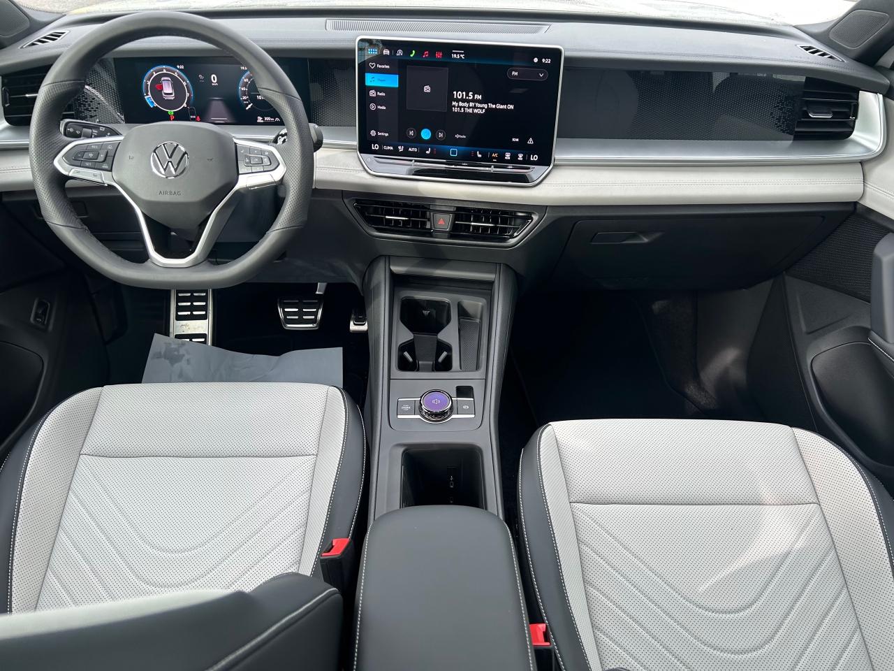 2025 Volkswagen Tiguan Comfortline R-Line Black Edition 4dr All-Wheel Drive 4MOTION Photo