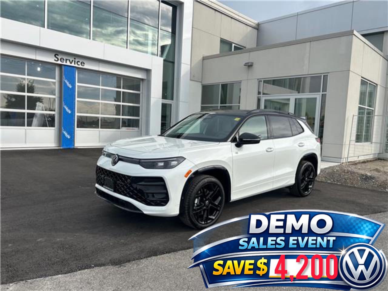 2025 Volkswagen Tiguan Comfortline R-Line Black Edition 4dr All-Wheel Drive 4MOTION Photo0