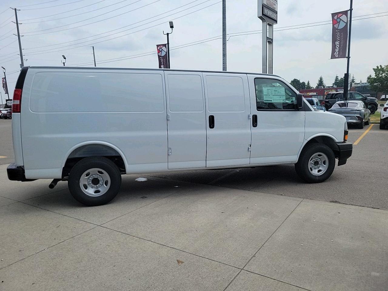 2025 Chevrolet Express 2500 Work Van Rear-Wheel Drive Extended Cargo Van Photo3