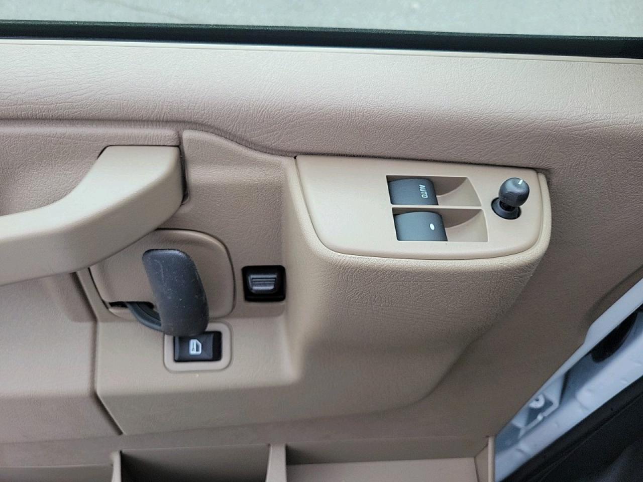 2025 Chevrolet Express 2500 Work Van Rear-Wheel Drive Extended Cargo Van Photo