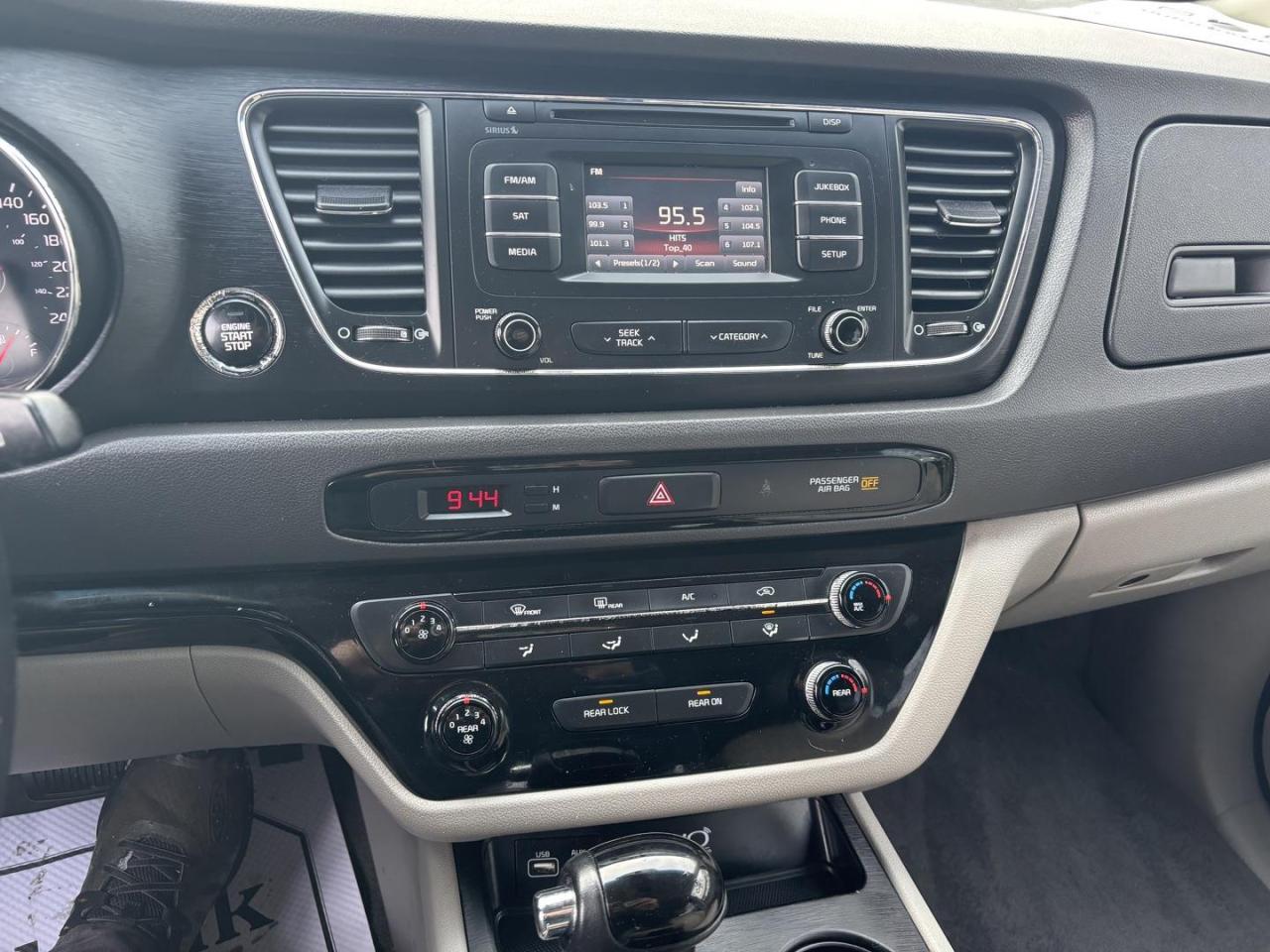 2016 Kia Sedona  Photo