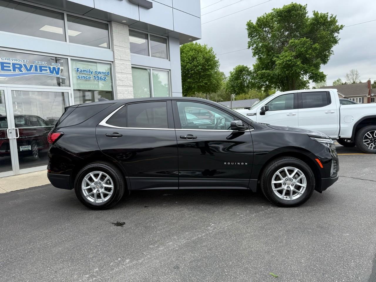 2024 Chevrolet Equinox LT 4dr All-Wheel Drive Photo2