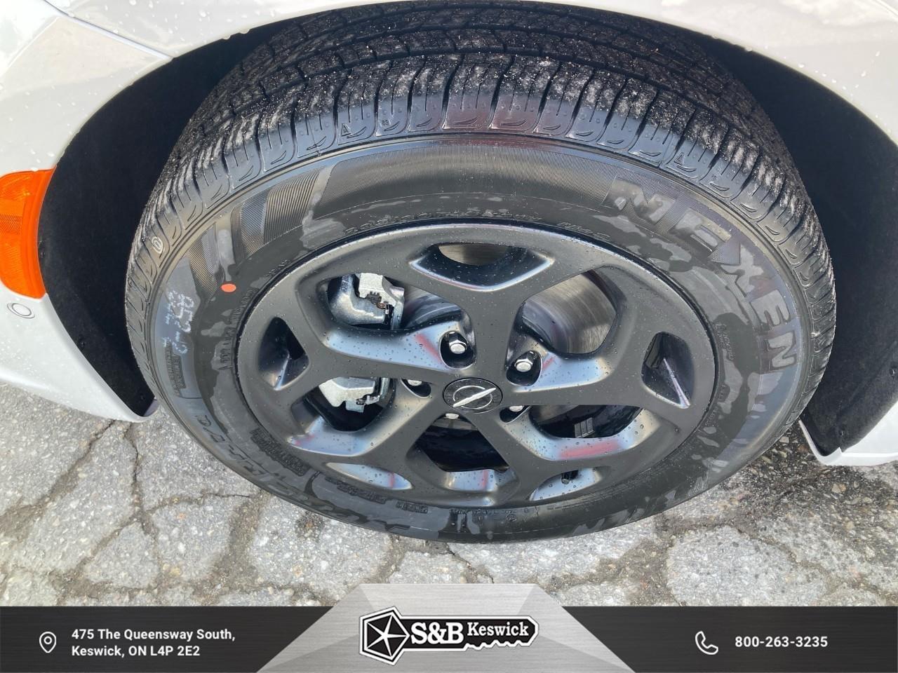 2024 Chrysler Pacifica Hybrid Select Passenger Van Photo