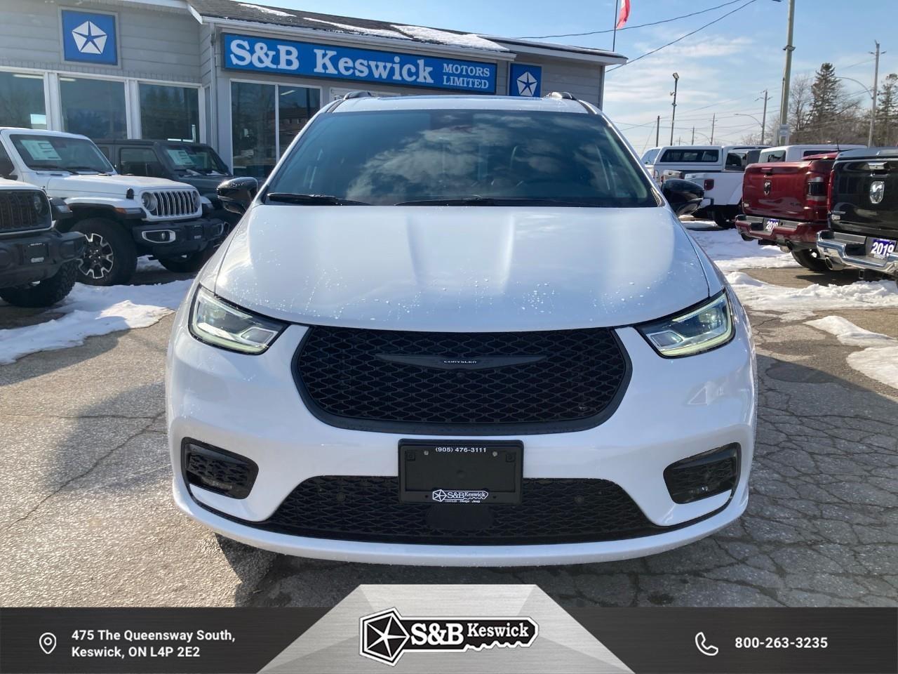 2024 Chrysler Pacifica Hybrid Select Passenger Van Photo