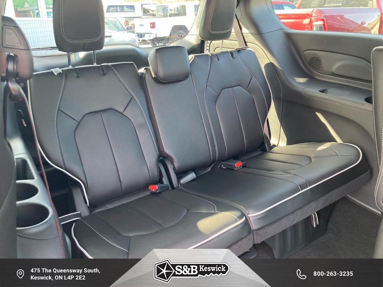 2024 Chrysler Pacifica Hybrid Select Passenger Van Photo