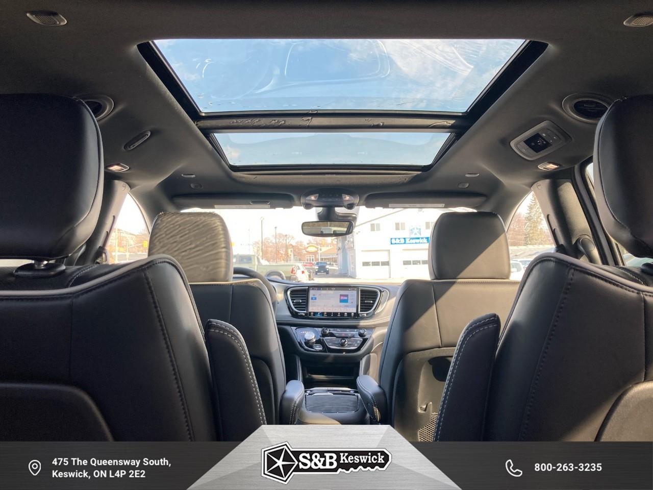 2024 Chrysler Pacifica Hybrid Select Passenger Van Photo