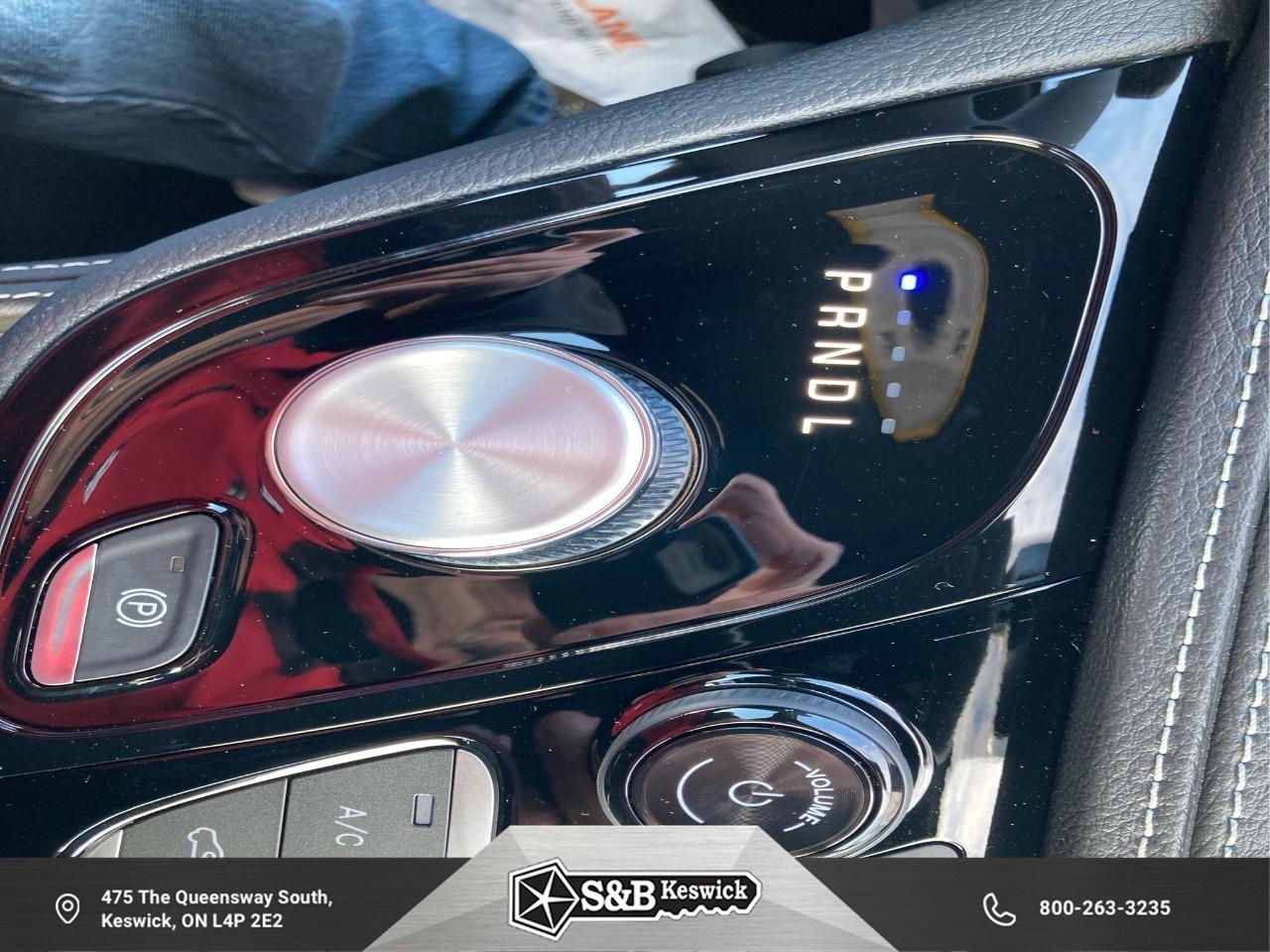 2024 Chrysler Pacifica Hybrid Select Passenger Van Photo