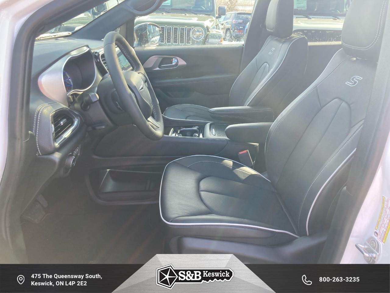 2024 Chrysler Pacifica Hybrid Select Passenger Van Photo