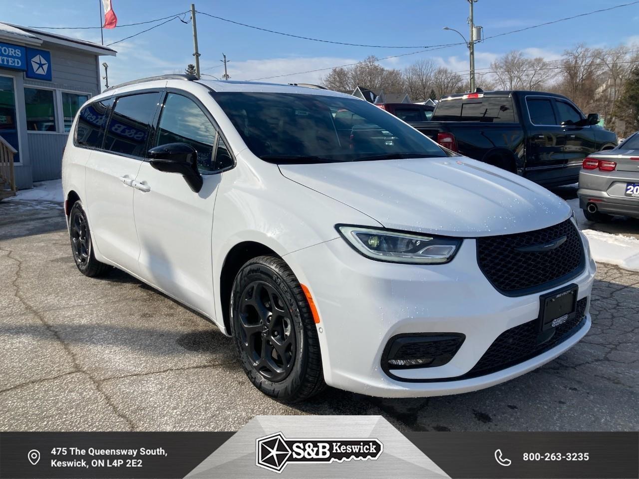 2024 Chrysler Pacifica Hybrid Select Passenger Van Photo