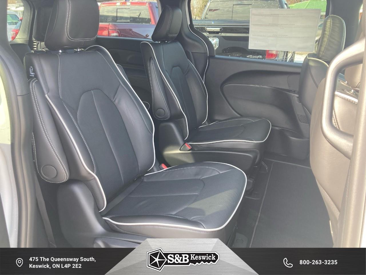 2024 Chrysler Pacifica Hybrid Select Passenger Van Photo